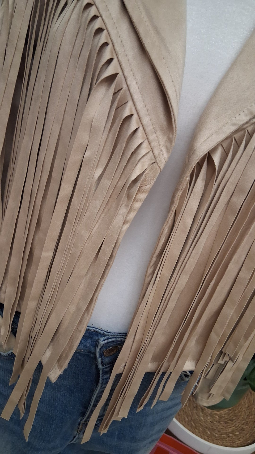 Bohojacke - kurze Jacke mit langen Fransen - Faux Wildleder - beige