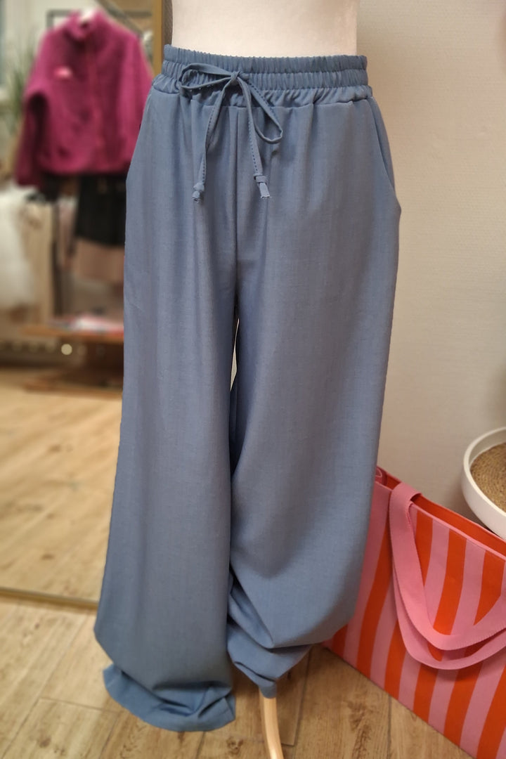 Marlene Hose - lange Hose mit weitem Bein - Gummibund und Zierschleife - blau