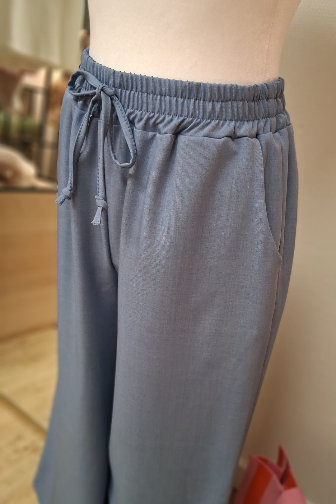 Marlene Hose - lange Hose mit weitem Bein - Gummibund und Zierschleife - blau