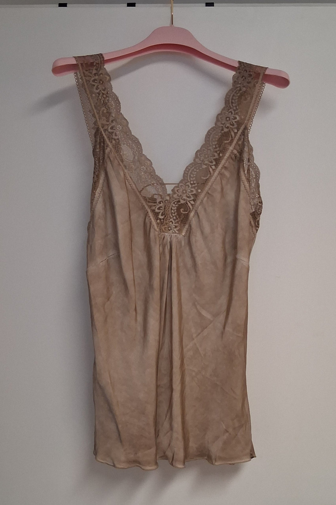 Cami Top - Top mit Spitzenträgern - Satin Look - 4 Farben
