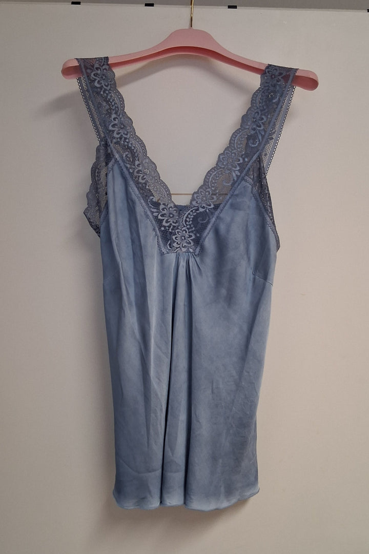 Cami Top - Top mit Spitzenträgern - Satin Look - 4 Farben