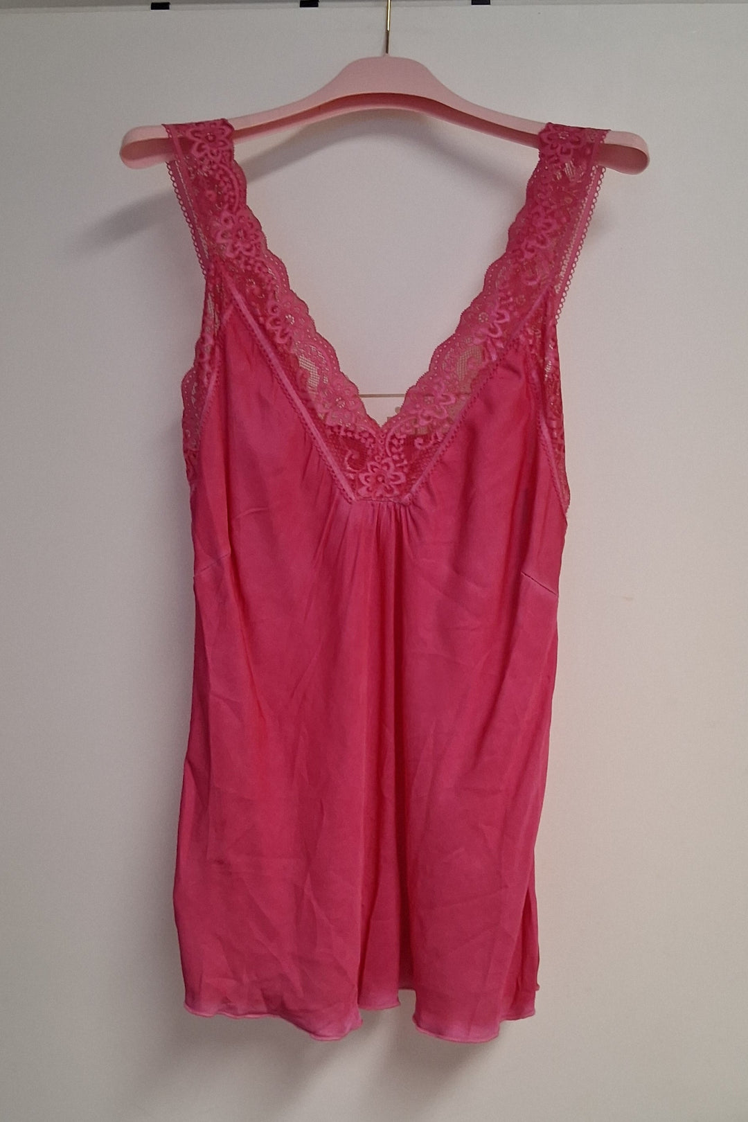 Cami Top - Top mit Spitzenträgern - Satin Look - 4 Farben