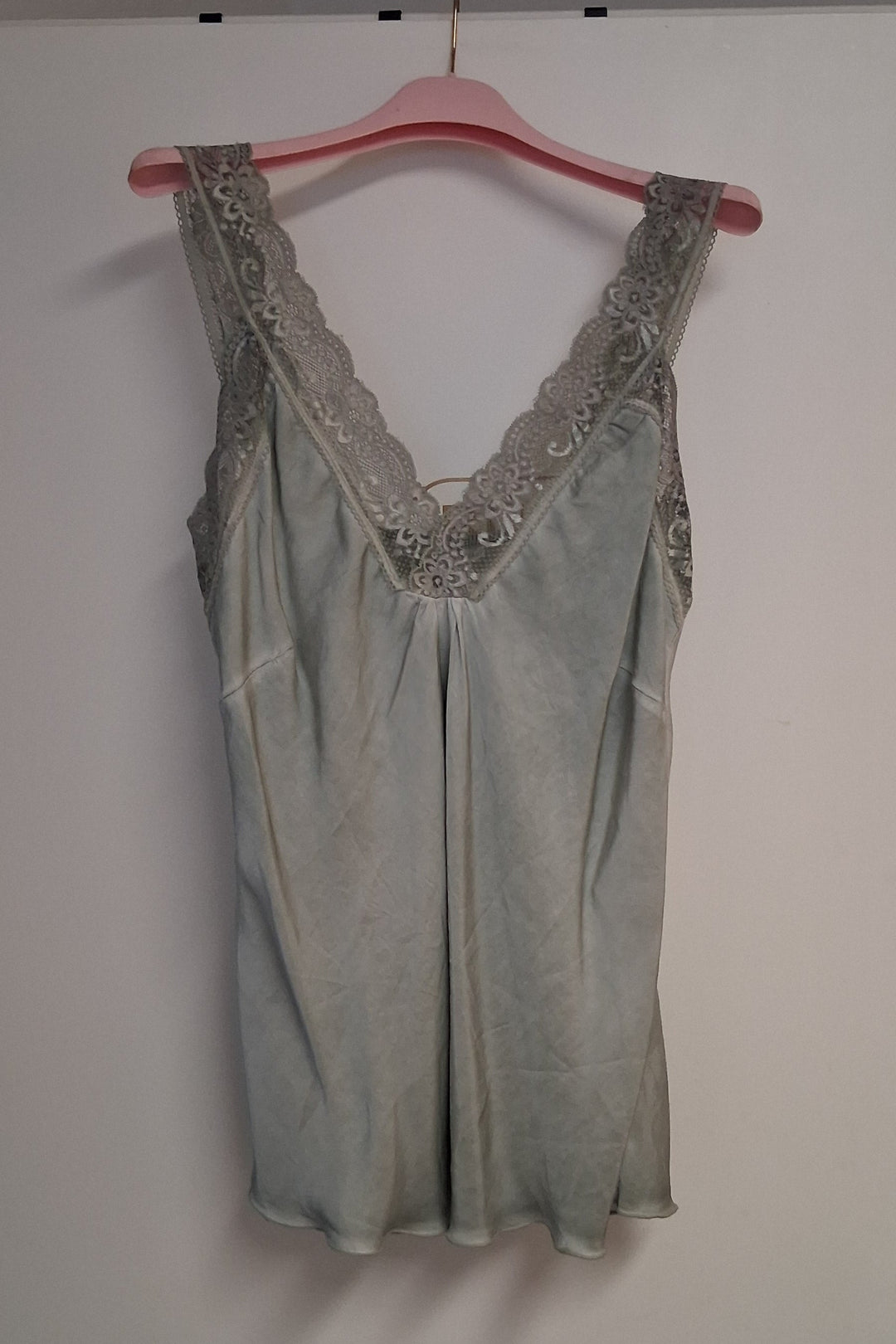 Cami Top - Top mit Spitzenträgern - Satin Look - 4 Farben