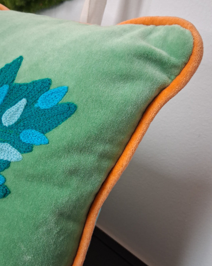 Zierkissen - Dekokissen mit Füllung - Samtkissen mit Retro-Blumen Stickerei - 40x60cm