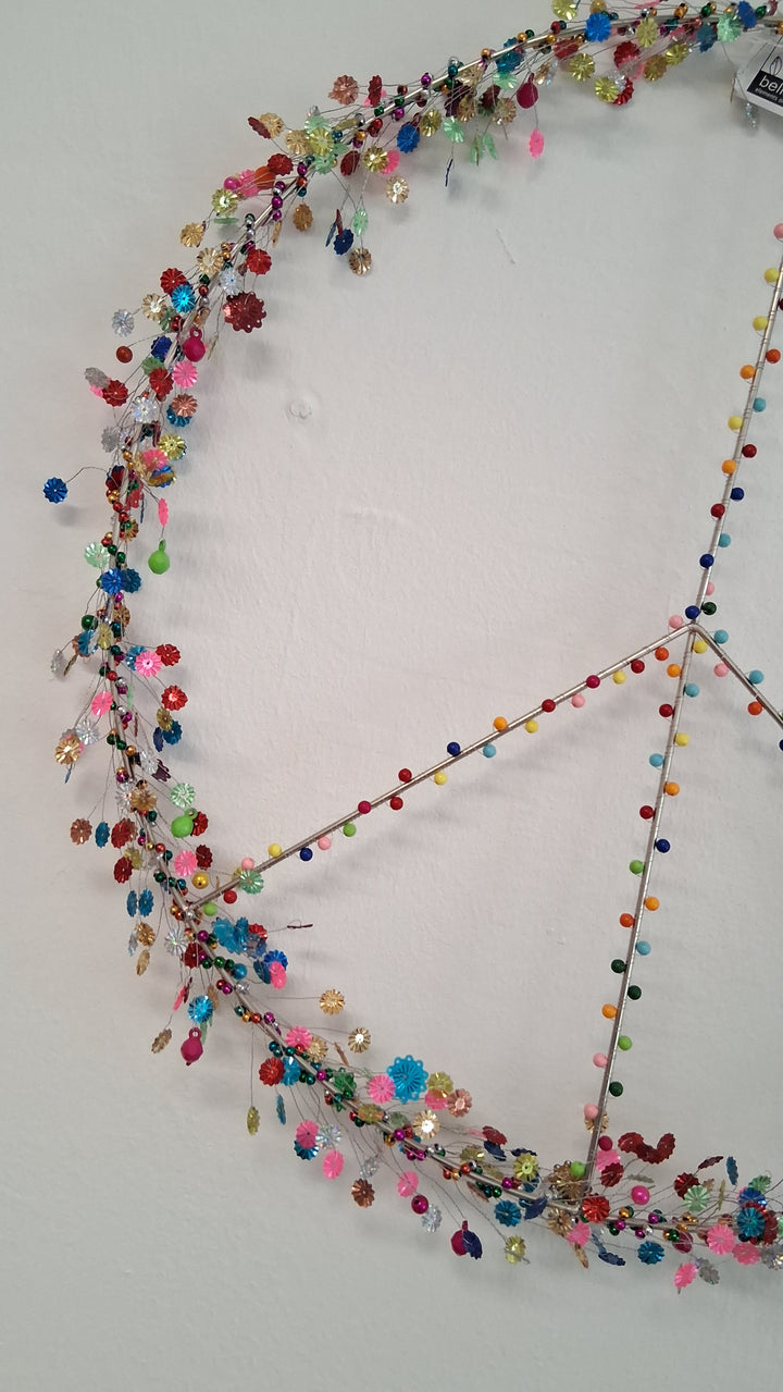 PEACE - Wanddekor mit bunten Pailletten und Perlen - Türkranz - Fensterkranz - 50cm