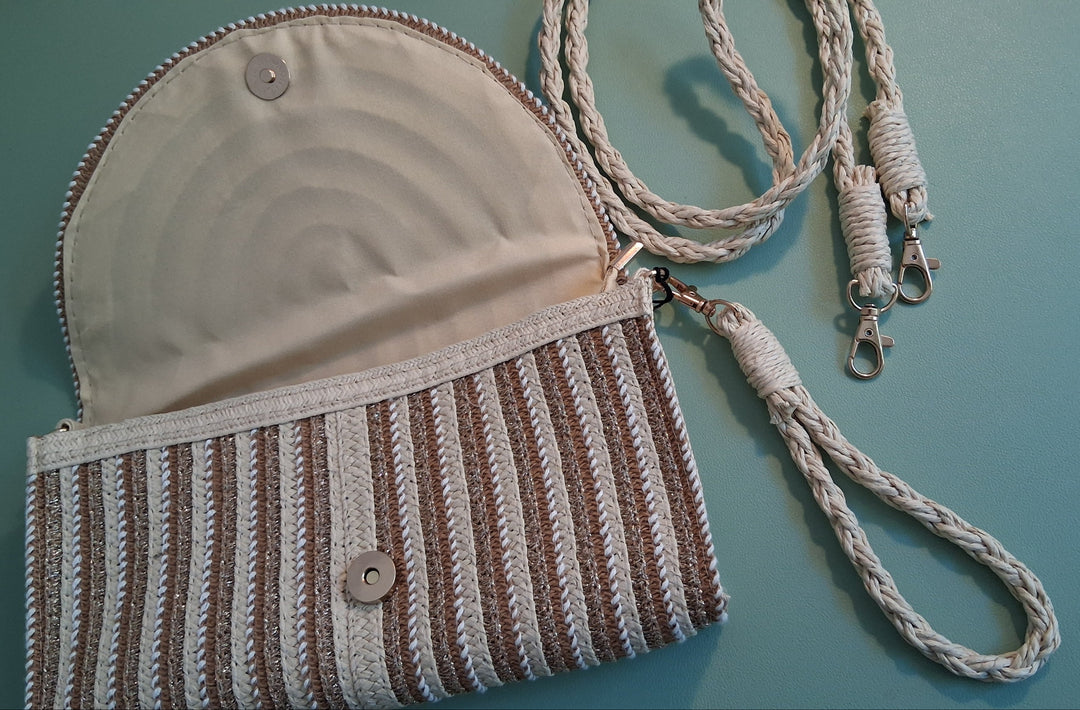 Striped Straw Clutch - Handtasche