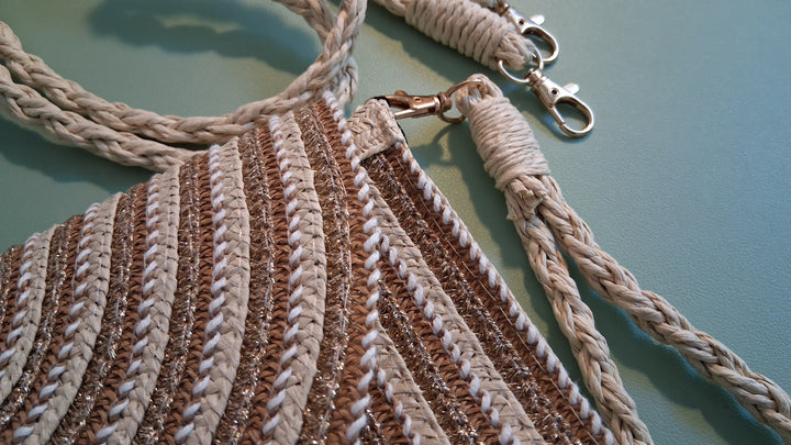 Striped Straw Clutch - Handtasche