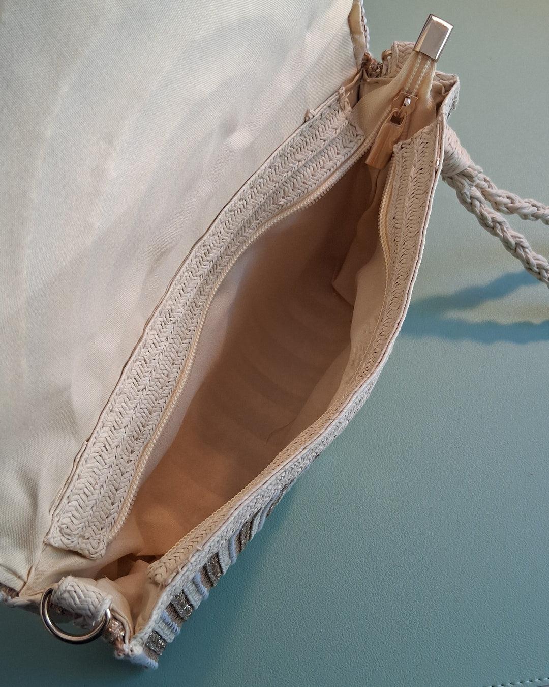 Striped Straw Clutch - Handtasche