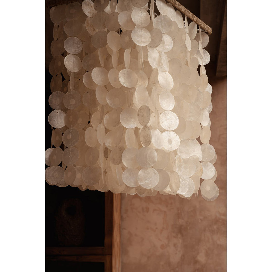 MOONLIT WHISPERS Kronleuchter - Lampenschirm mit Capiz Scheiben