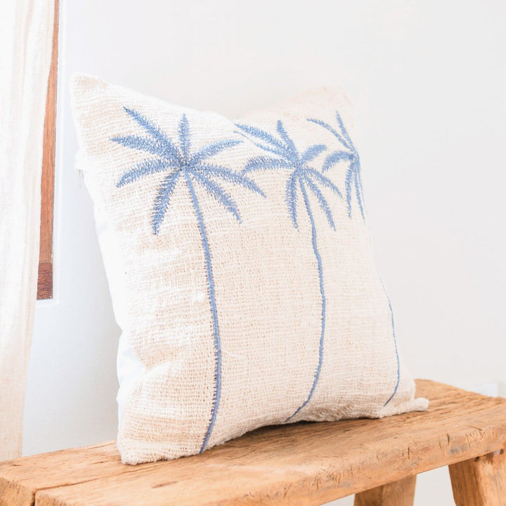 Kissenbezug ANARKA – Boho‑Kissen aus Baumwolle mit handgesticktem Palmenmuster