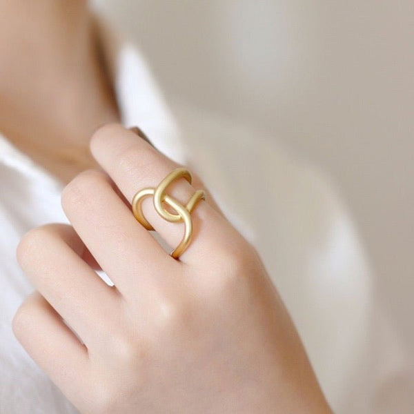 Crossover-Ringe mit geometrischem Fluid-Design – moderner Statement-Schmuck