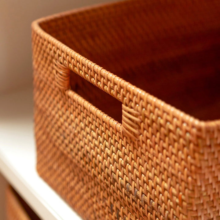 Regalkorb WARSA – Handgefertigter Rattan-Aufbewahrungskorb mit Griffen - Boho Dekokorb