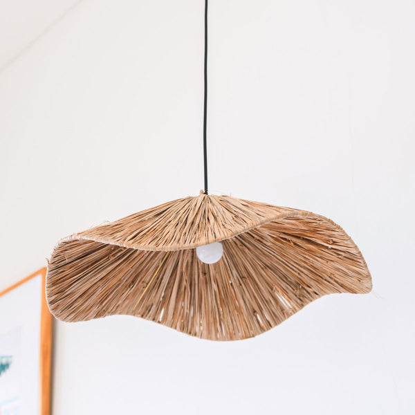 Handgefertigter Lampenschirm TAMPAH - Boho Deko Lampe in Wellenform aus Bast geflochten