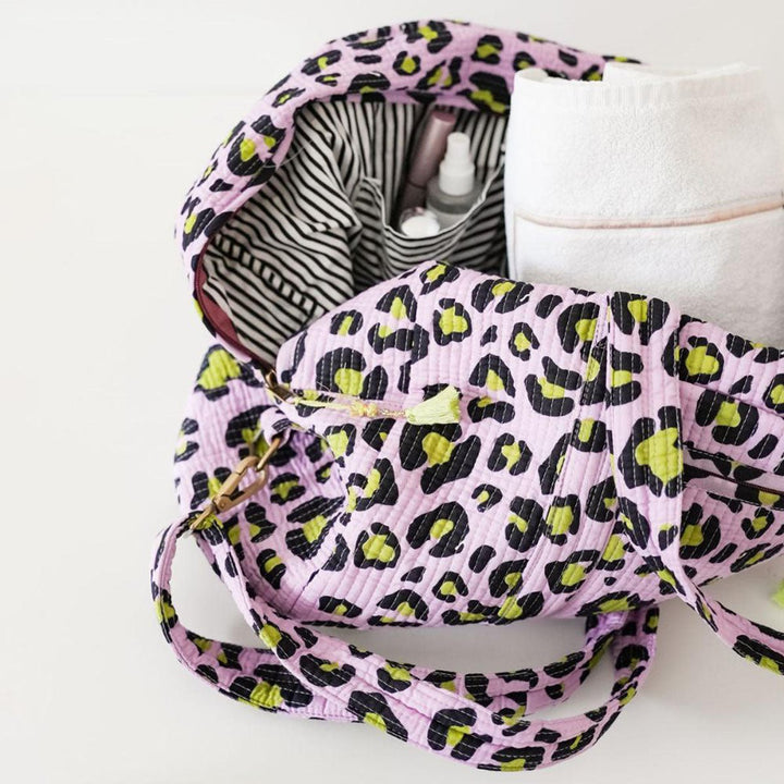 Große Reisetasche "Oh Leo cosmic lilac"