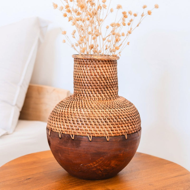 Boho-Dekovase KAMARI - Rattanvase - Holzvase - Vase aus geflochtenem Rattan und Holz