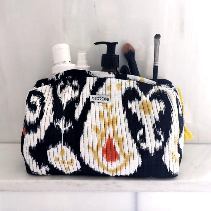 handgemachte Kosmetiktasche "BLACK IKAT"