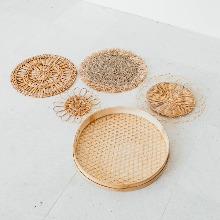 Boho Wanddekor Set PENIDA – Handgefertigte Wandteller aus Rattan, Bambus, Wasserhyazinthe & Raffia