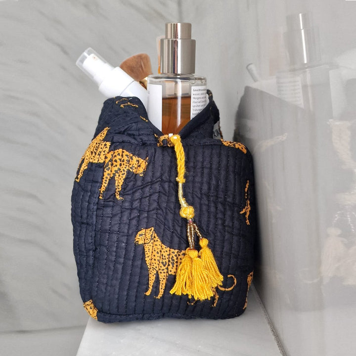 handgemachte Kosmetiktasche "Black Leopard"