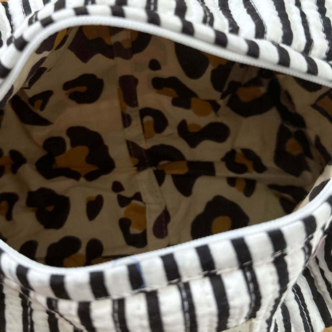 Handgemachte kleine Kosmetiktasche "hidden leo"