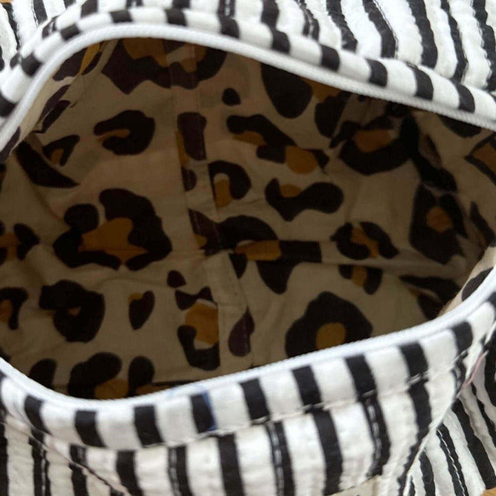 Handgemachte kleine Kosmetiktasche "hidden leo"