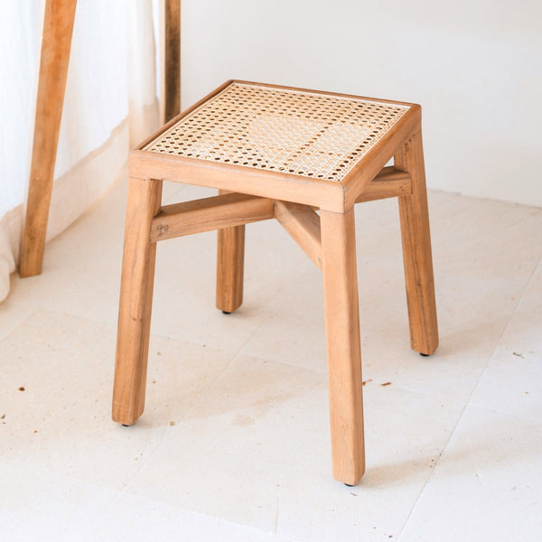 Handgefertigter Sitzhocker SUBANG - Boho Deko Hocker aus Trembesi - Beistelltisch