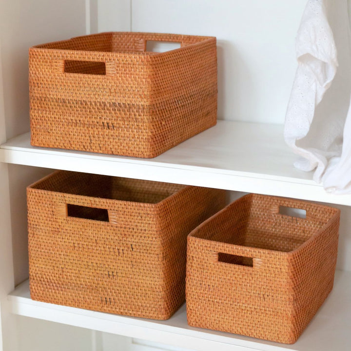 Regalkorb WARSA – Handgefertigter Rattan-Aufbewahrungskorb mit Griffen - Boho Dekokorb