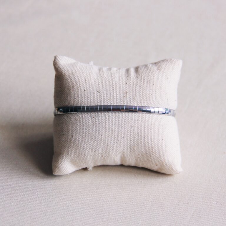 Armband - flache Plättchen gestreift - Silber