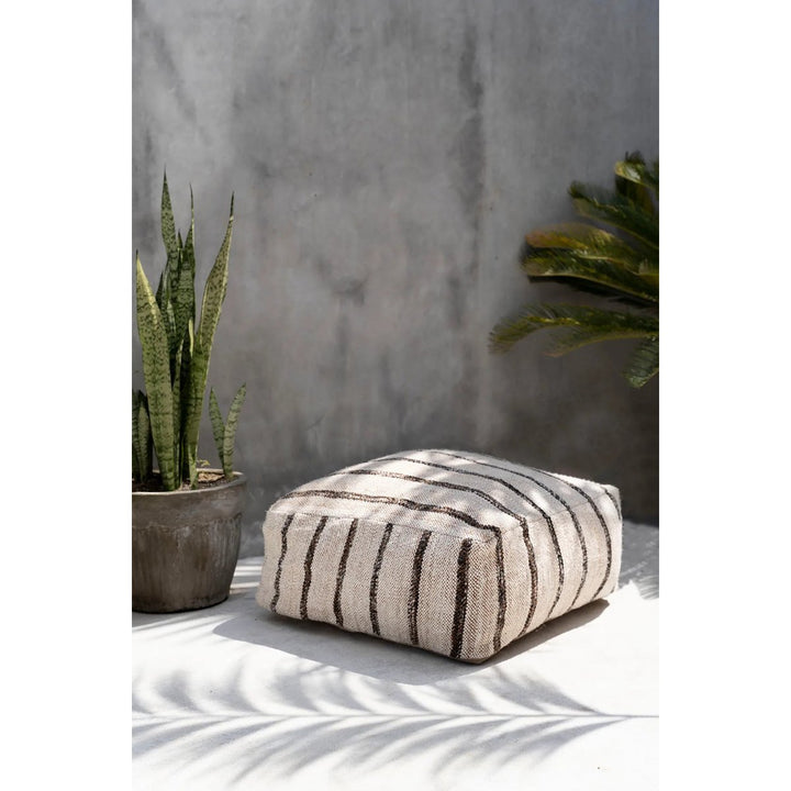 Der Oh My Gee Pouffe – Bohemian White