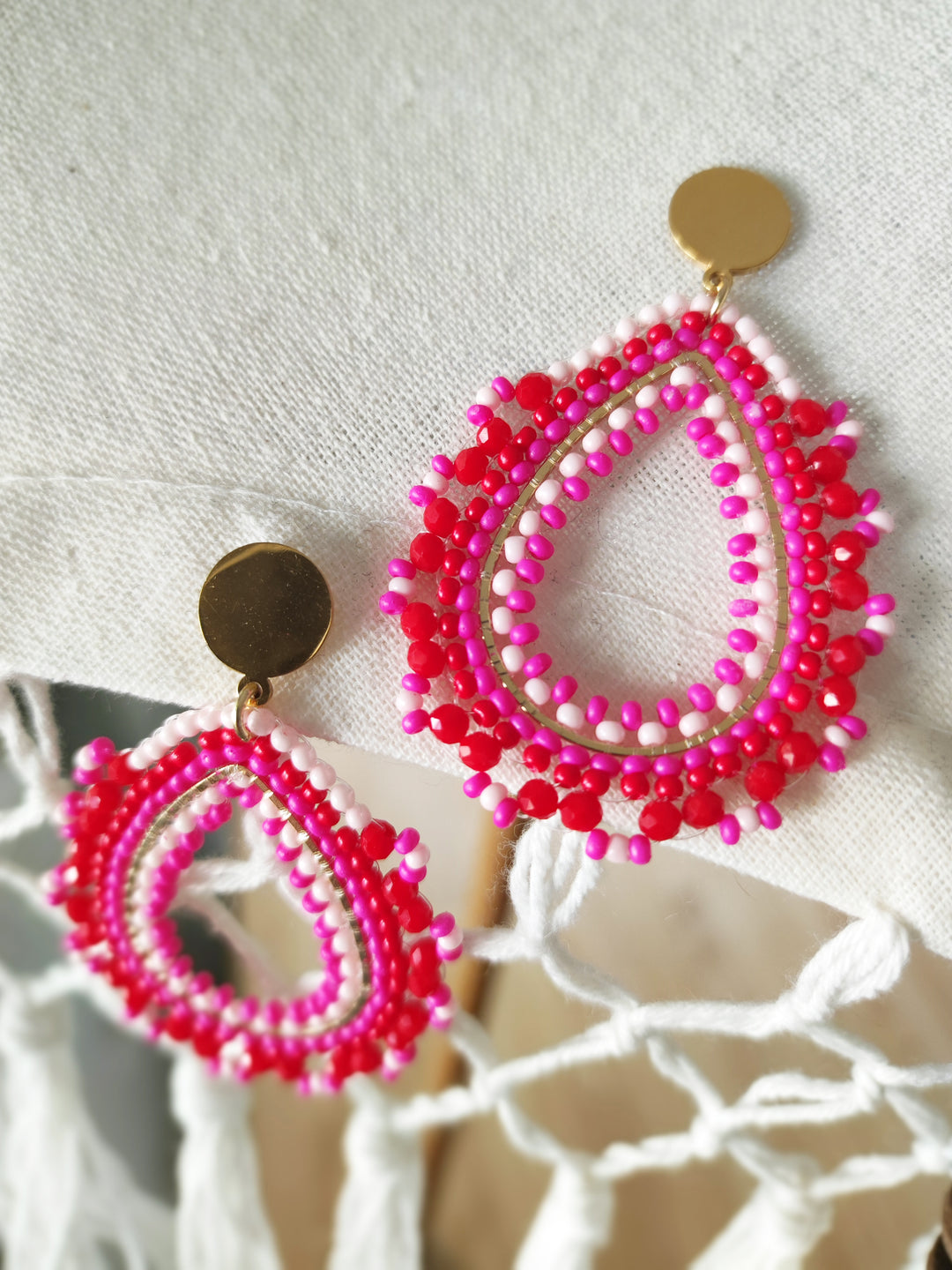Statement Ohrringe - gold mit pinken roten Perlen