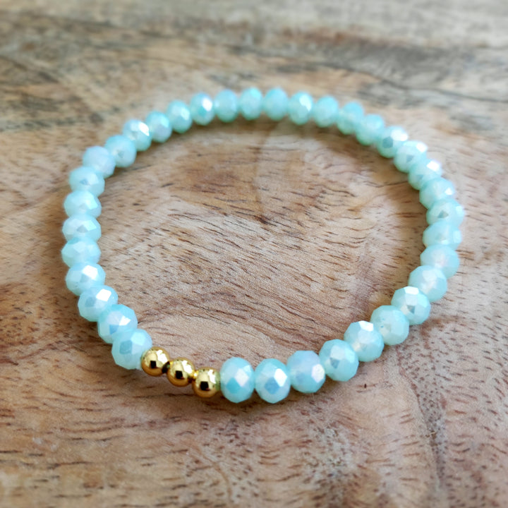 Armband mit hell blau Perlen 8mm