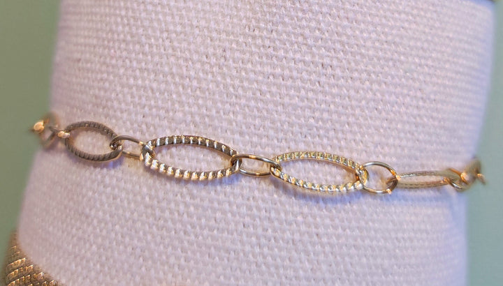 feines Armbändchen (025)