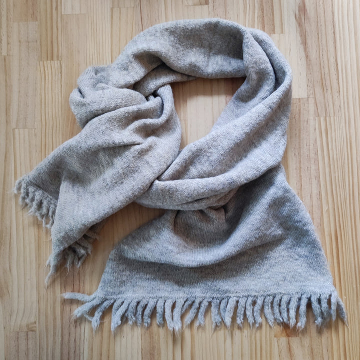 Schal mit Fransen - grau-beige-meliert