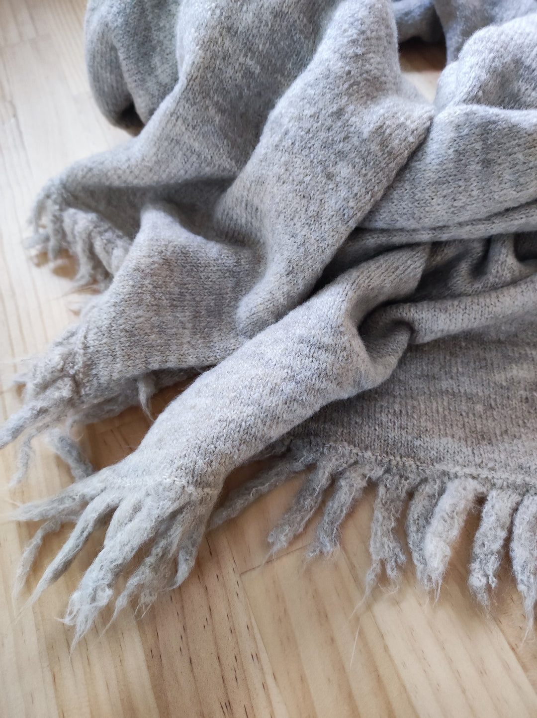 Schal mit Fransen - grau-beige-meliert