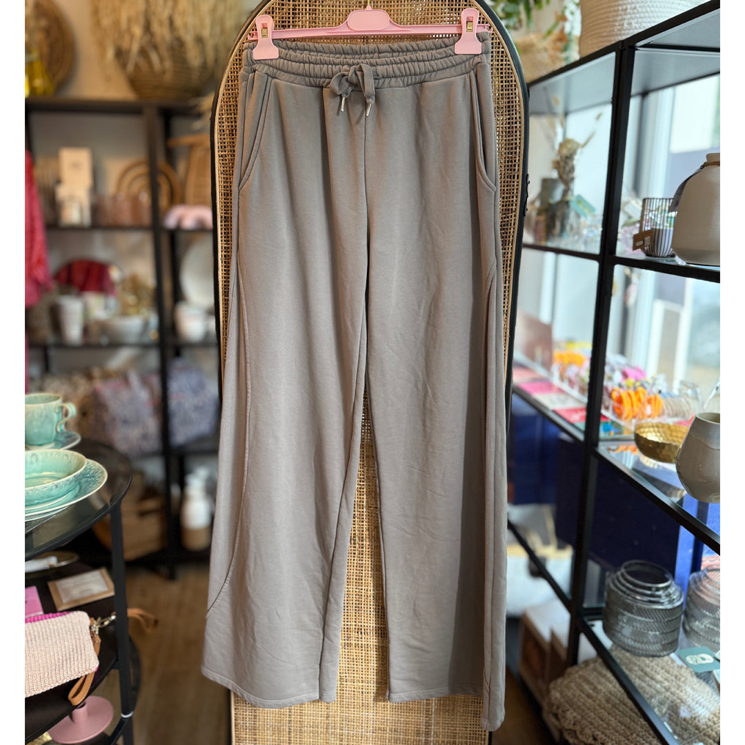 Hose / Sweatpants - weites Bein - braun
