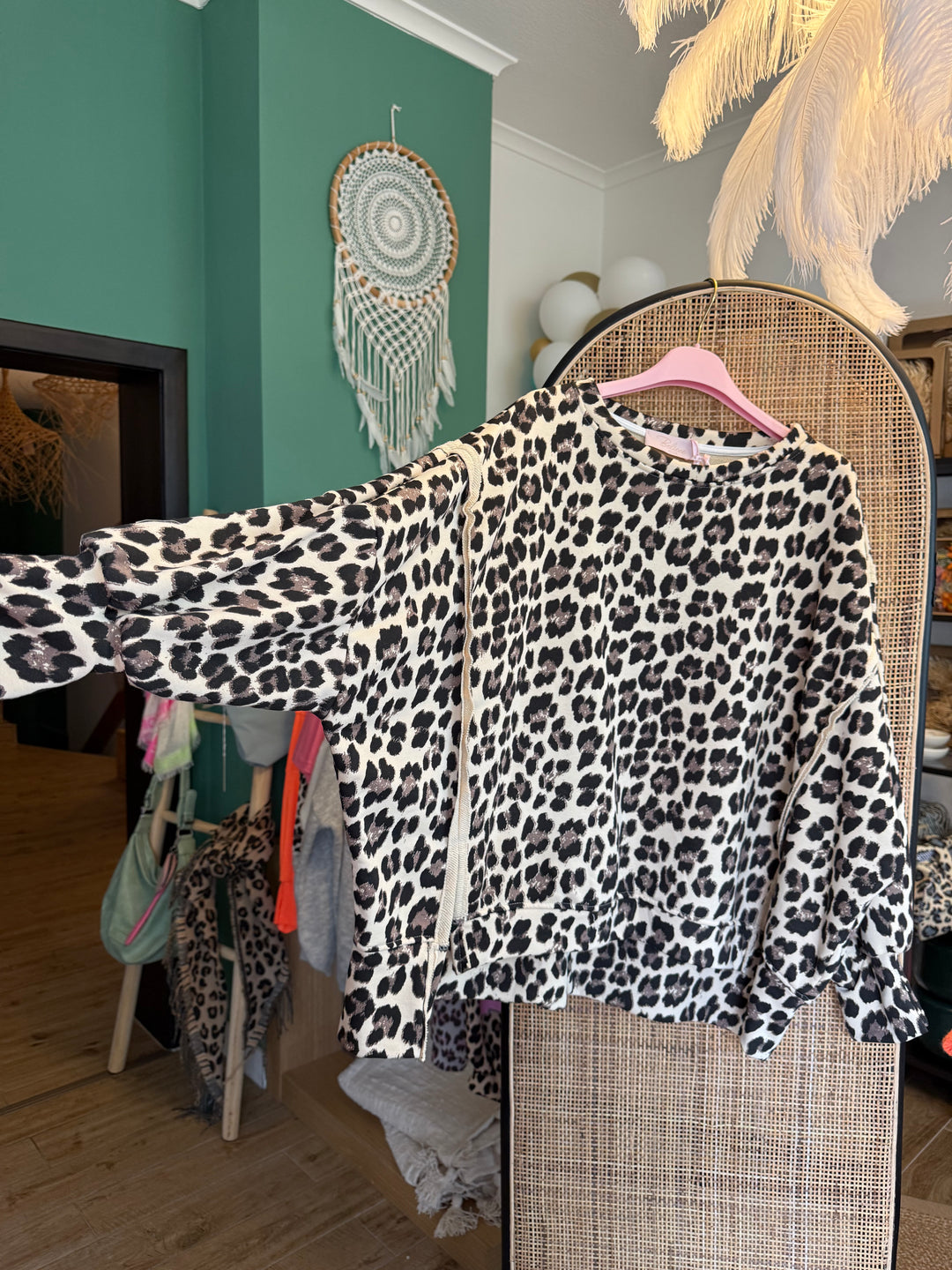 Pulli LEO - weit, auffällige Nähte