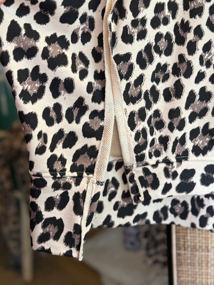 Pulli LEO - weit, auffällige Nähte