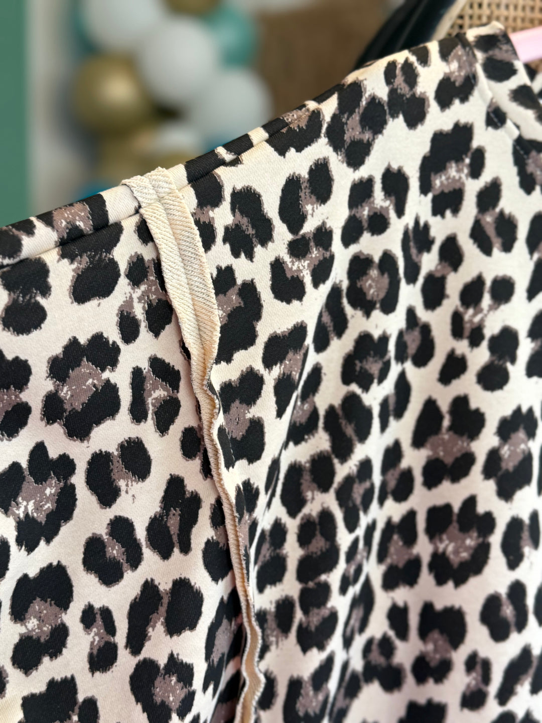 Pulli LEO - weit, auffällige Nähte