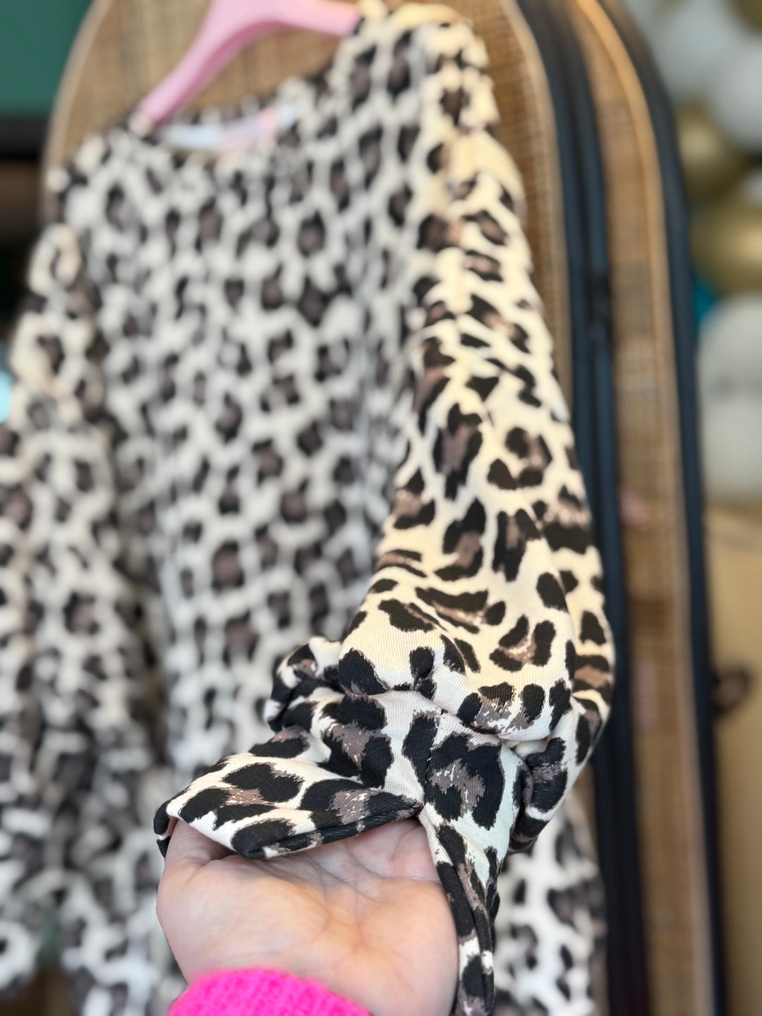 Pulli LEO - weit, auffällige Nähte