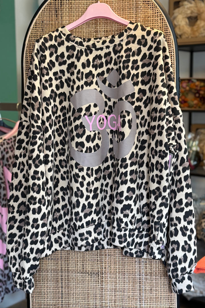 Pullover YOGA / BALANCE - Oversize Sweatshirt mit Leomuster - 3 Farben