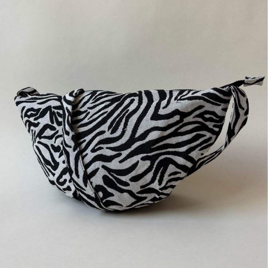 Crossbody Bag IRIS - Halbmond Tasche LEO & ZEBRA