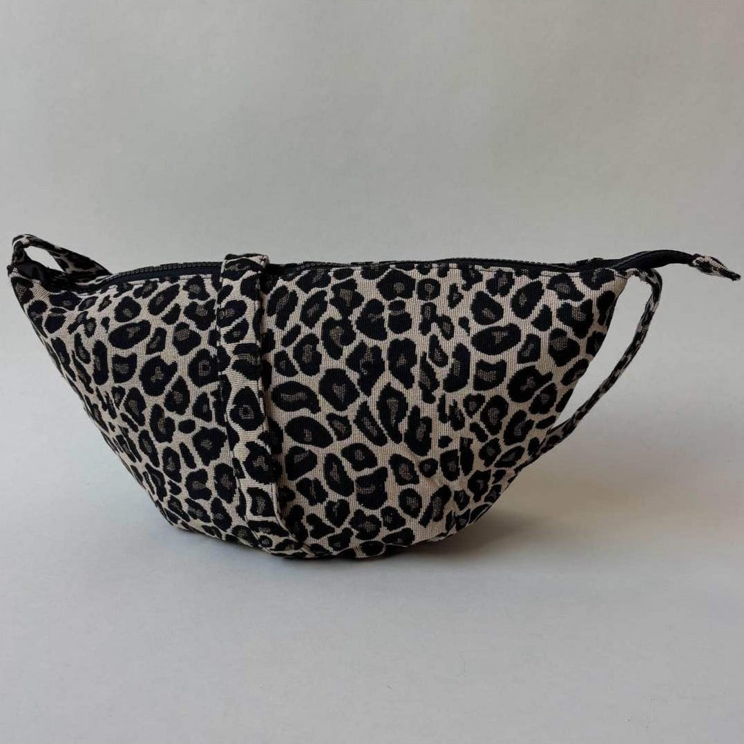 Crossbody Bag IRIS - Halbmond Tasche LEO & ZEBRA