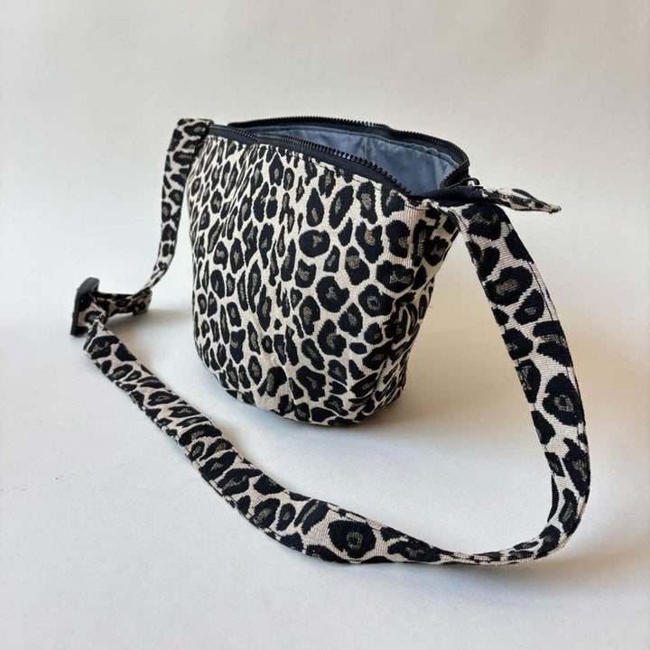 Crossbody Bag IRIS - Halbmond Tasche LEO & ZEBRA
