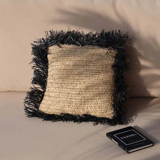 RAFFIA Kissenbezug - Natur Bast mit schwarzen Fransen 40x40