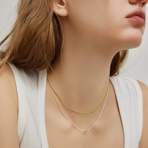 Moderne schicke gestapelte Halsketten – Gold und Silber– Stylisches Layering-Set