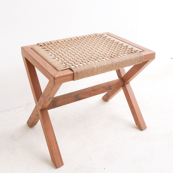 Handgefertigter Sitzhocker INDRA - Boho Deko Hocker aus Trembesi - Beistelltisch