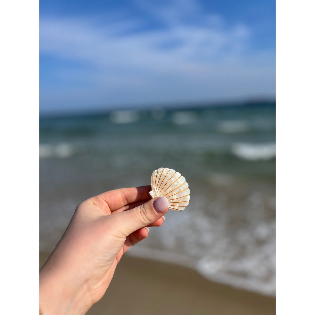 Haarklammer Muschel Pearl – Elegante Muschelform-Haarspange im Perlglanz