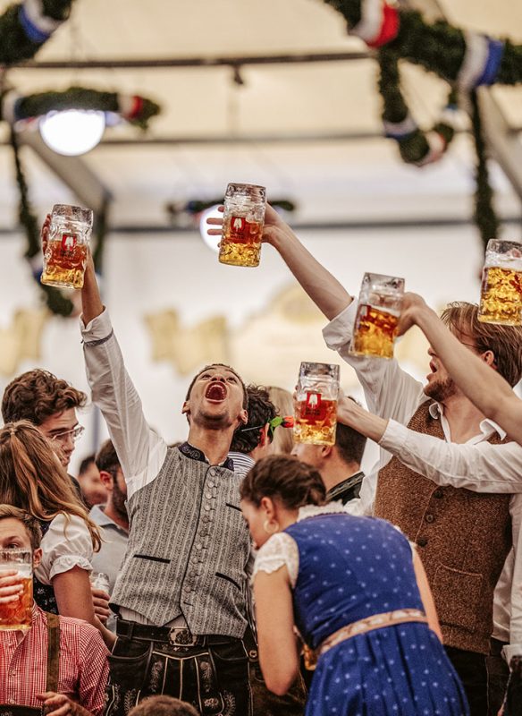 Buch ZU GAST AUF DEM OKTOBERFEST | Münchner G'schichten, Originalrezepte und Geheimtipps. O'zapft is!
