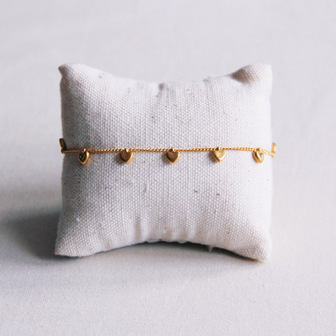 Armband mit vielen Miniherzen - Gold