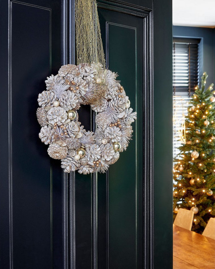 Kranz "Hanley" - Weihnachtsdeko mit Kiefernzapfen - Ø34cm