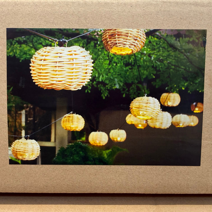 Lichterkette mit Rattan Lampions - Hängeleuchten-Set mit 10 Laternen